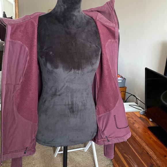 Lululemon Pleat To Street Hoodie Jacket
Size 8 NWOT - Picture 9 of 12